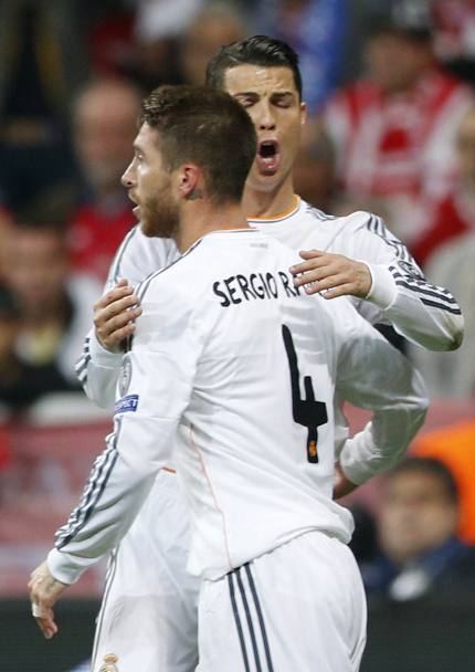 Ramos esulta con Ronaldo. Ap